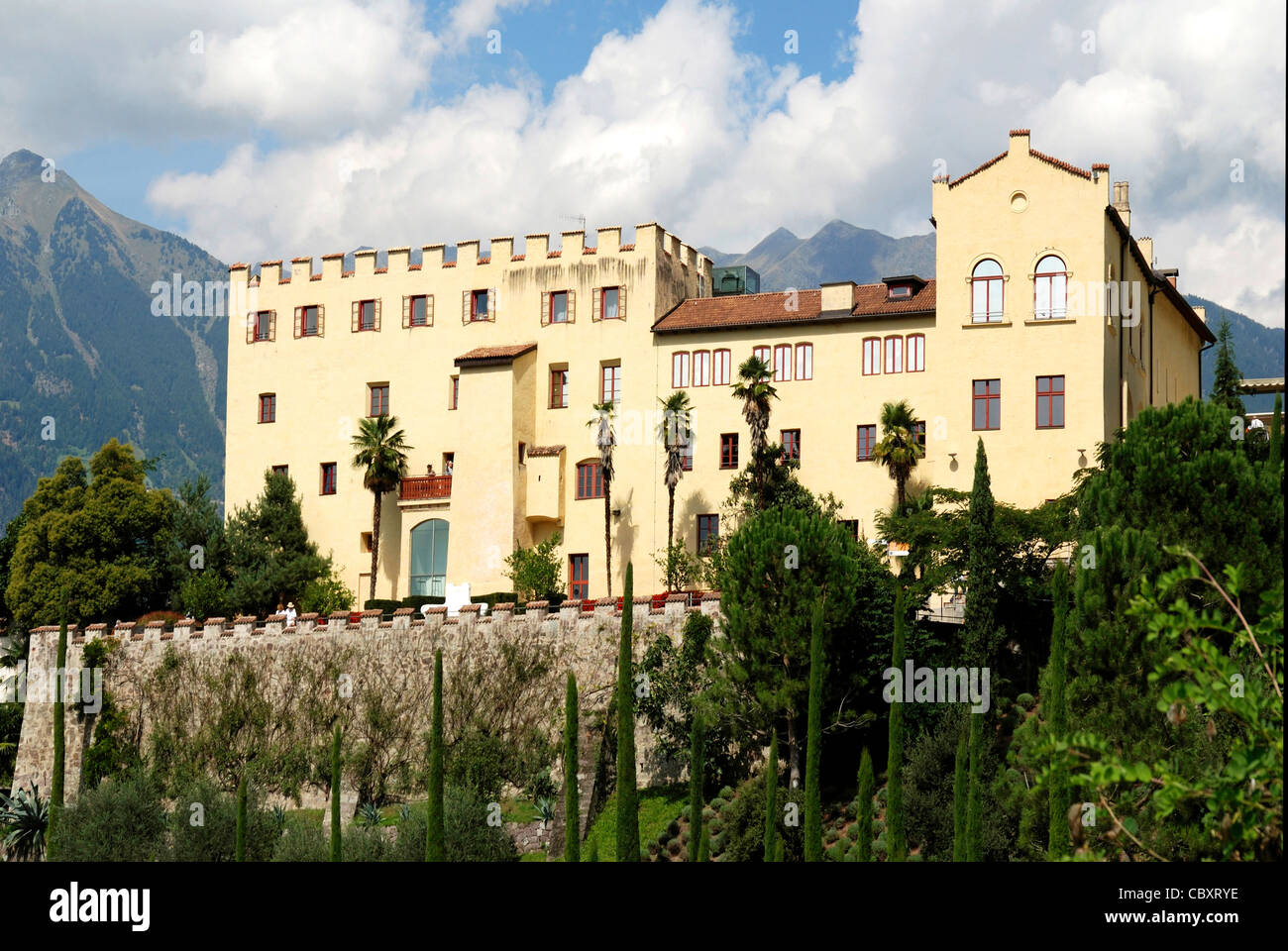 Schloss Trauttmansdorff mit den Botanischen Garten von Meran in Südtirol. Stockfoto