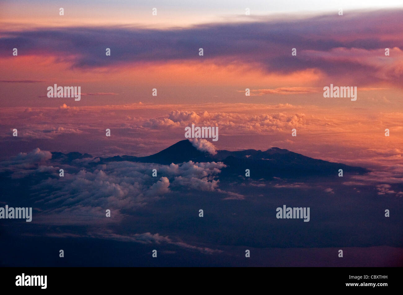 Bali, Indonesien, aus der Luft bei Sonnenuntergang Stockfoto