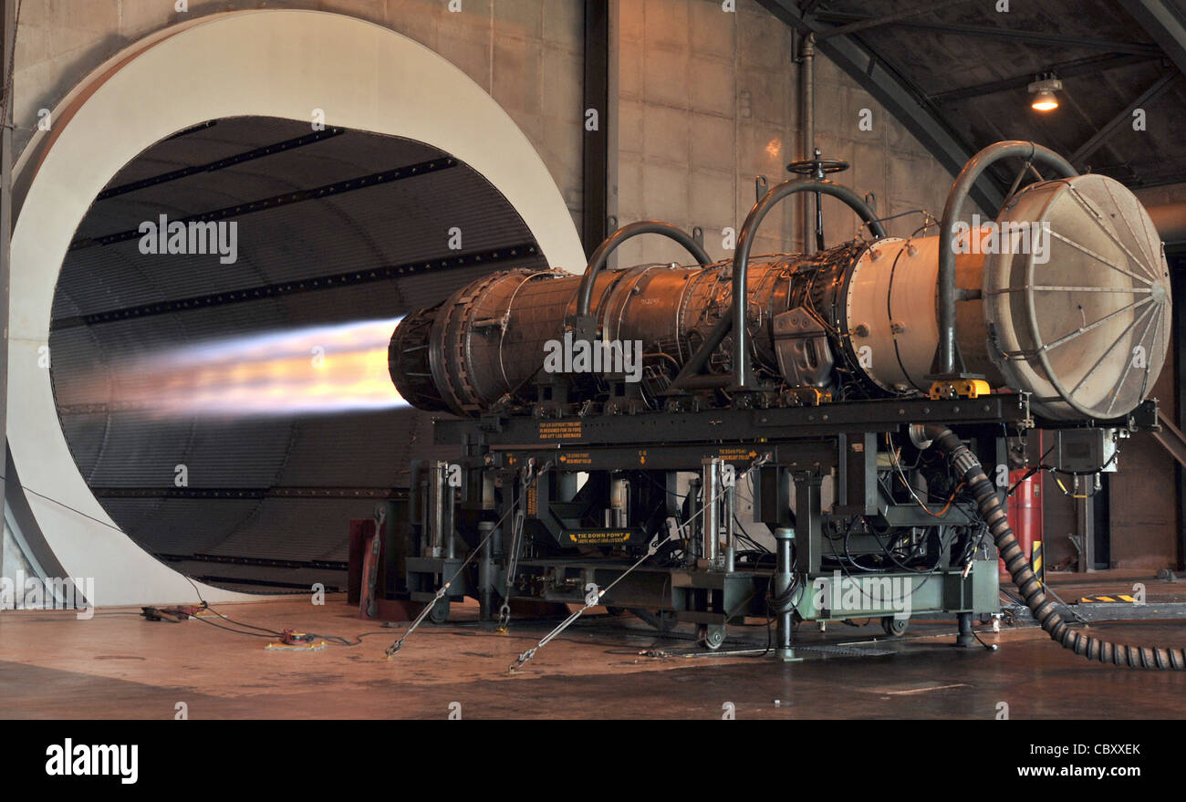 Ein nachbrenner leuchtet auf einem F-15 Eagle Motor nach einer Reparatur bei einem Motor test November 10, 2010 laufen, an der Florida Air National Guard Base in internationalen Flughafen Jacksonville, Fla. Stockfoto