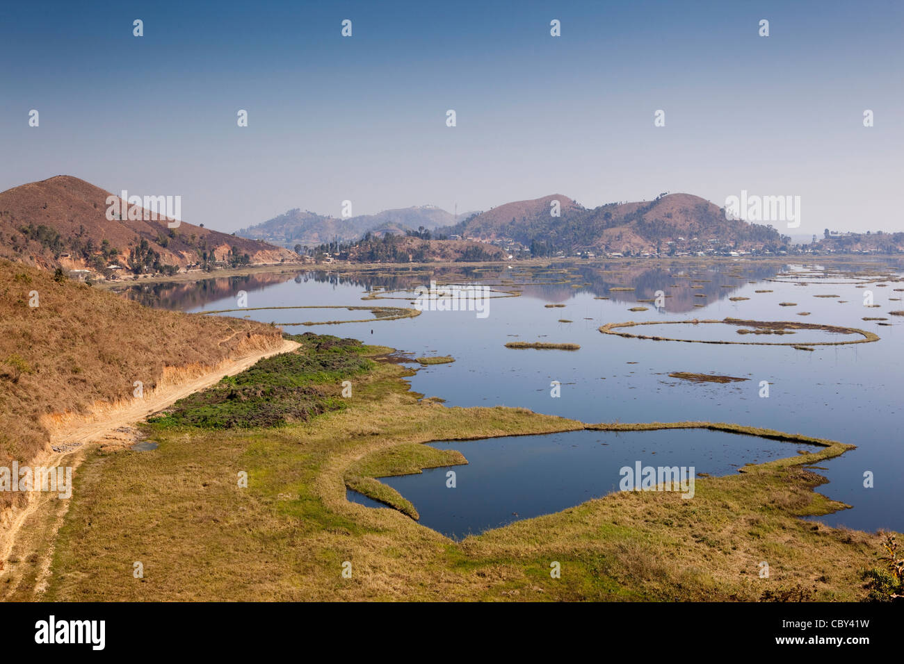 Indien, Manipur, Imphal, Loktak See, kreisförmige schwimmenden Inseln aus Wasserhyazinthe Unkraut erstellt Stockfoto