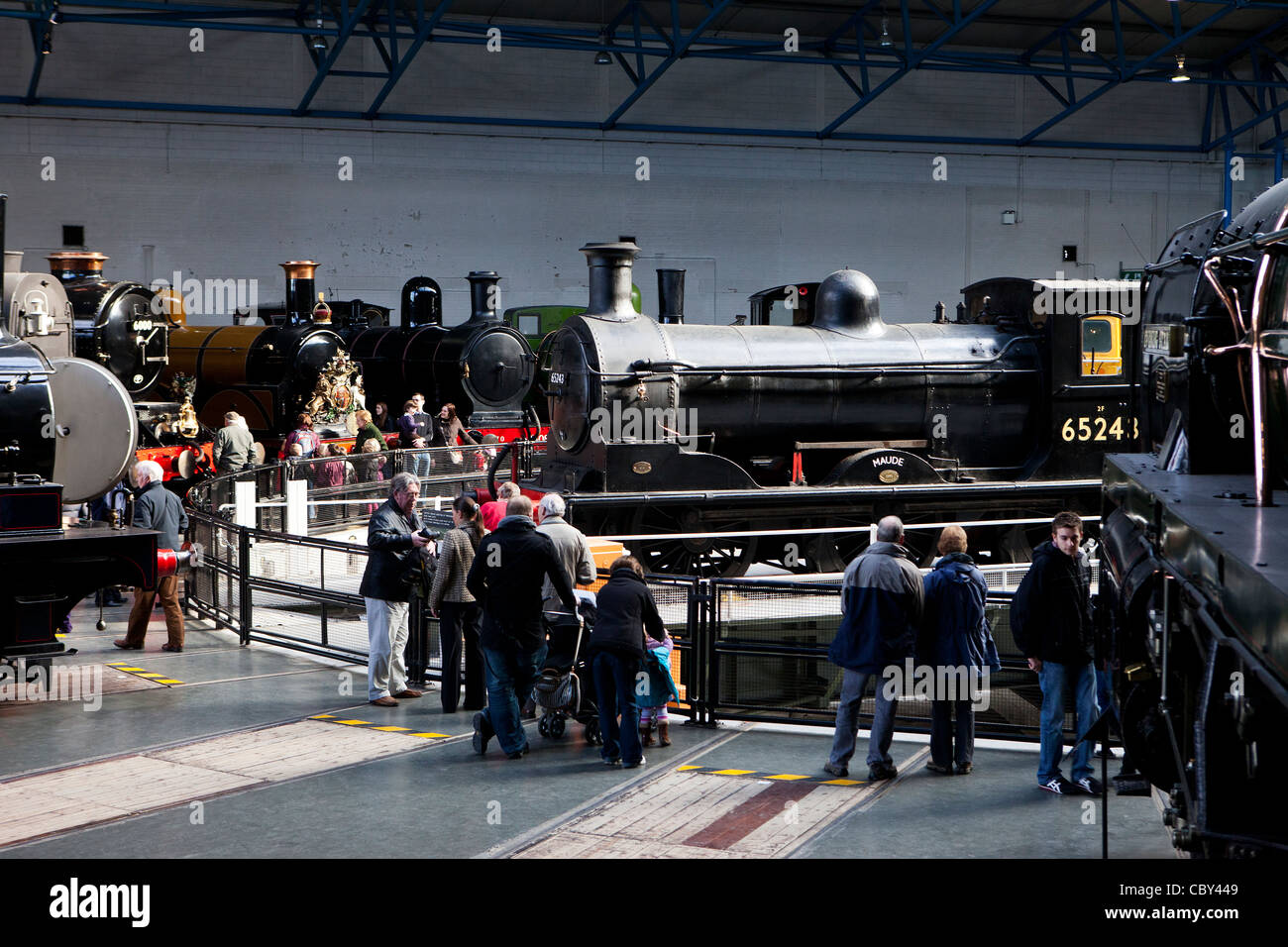 LNER: 65243 Klasse J36 "Maude" 0-6-0 Stirling auf der Drehscheibe im National Railway Museum in York Stockfoto