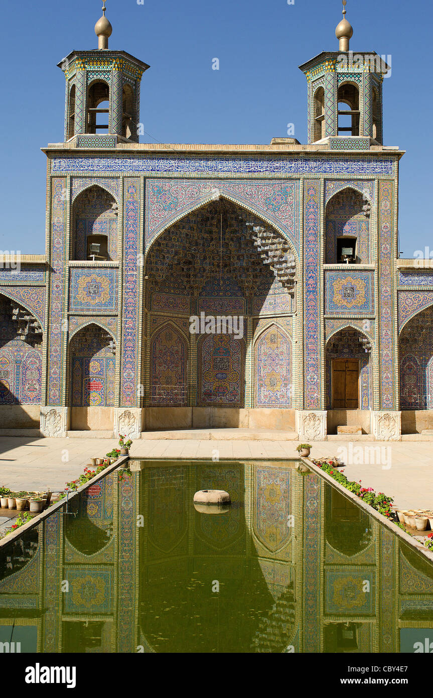 Masjed-e Nasir-Ol-Molk in Shiraz, ist eines der elegantesten Moscheen im Süden des Iran, berühmt für seine exquisiten Fliesen. Stockfoto