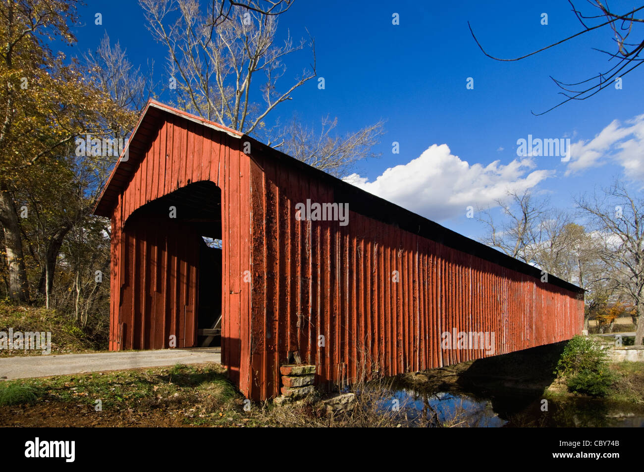 Die James bedeckt Brücke auf Graham Creek in Jennings County, Indiana Stockfoto