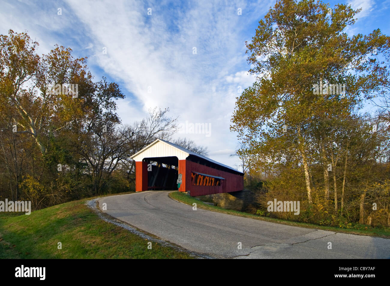 Der Scipio bedeckt Brücke am Sand Creek in Jennings County, Indiana Stockfoto