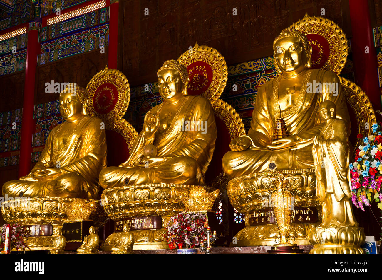 Drei Buddhas im chinesischen Tempel von Thailand Stockfoto