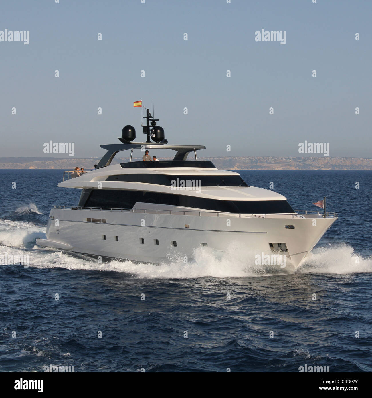 Luxus Sanlorenzo SL104 Superyacht / Motoryacht im Gange auf hoher See vor der Küste o South West Mallorca / Mallorca Stockfoto