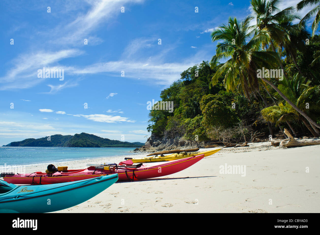 See-Kajaks am tropischen Strand an der Curu Wildlife Refuge Nicoya Halbinsel Costa Rica Stockfoto