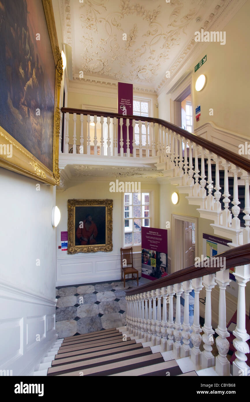 Eine Treppe in Wilberforce House, Hull, East Yorkshire. Stockfoto