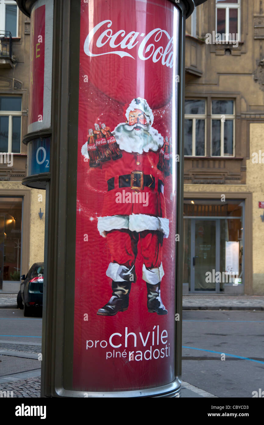 Weihnachten Coca Cola Werbung In Prag Tschechische Republik Stockfotografie Alamy
