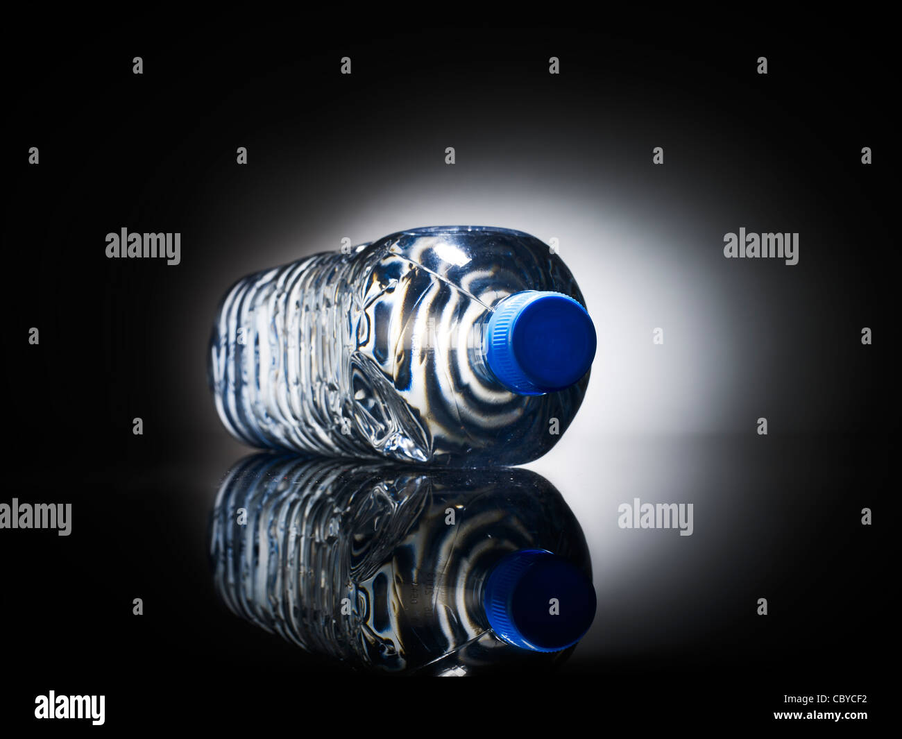 Wasser in Flaschen Stockfoto