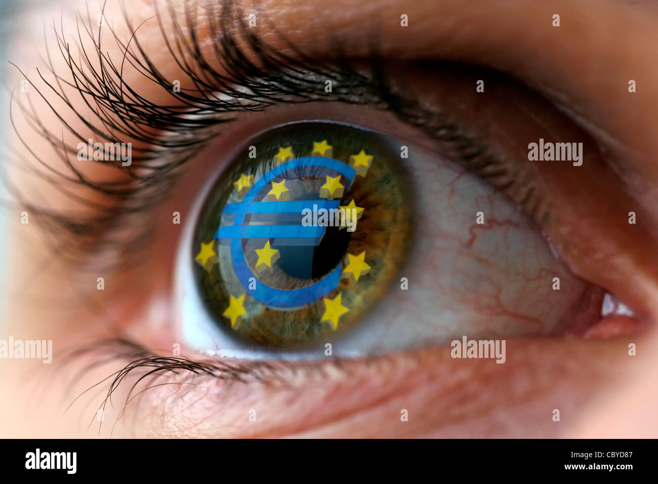Das Euro-Symbol in ein menschliches Auge Stockfoto