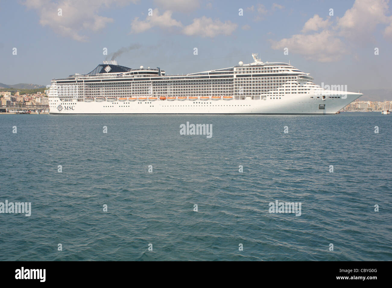 MSC Kreuzfahrt Kreuzfahrtschiff "MSC SPLENDIDA" achtern auf Liegeplatz im Hafen von Palma De Mallorca gehen Linien Stockfoto