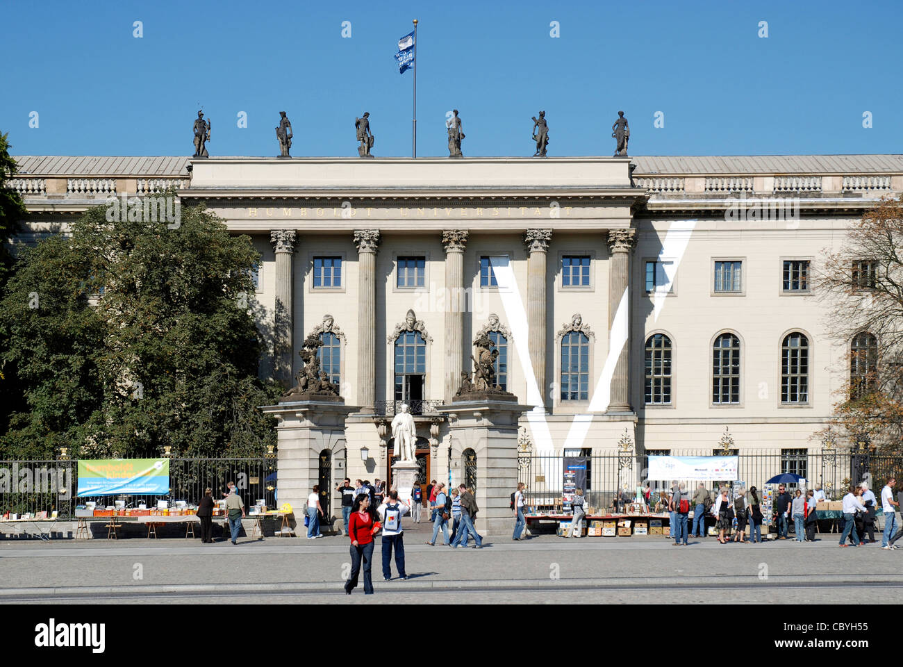 Humboldt-Universität an der Boulevard Unter Den Linden in Berlin. Stockfoto