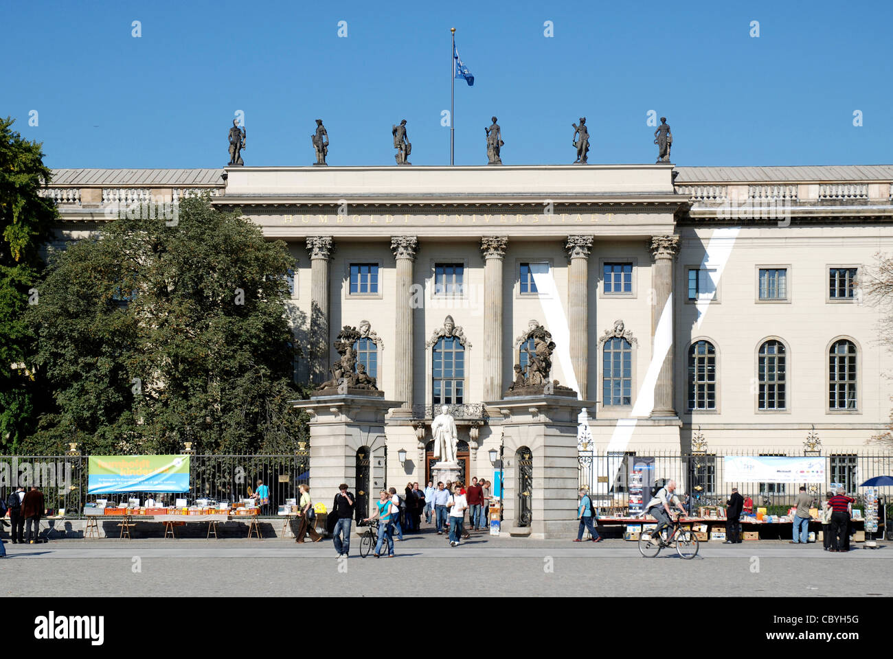 Humboldt-Universität an der Boulevard Unter Den Linden in Berlin. Stockfoto
