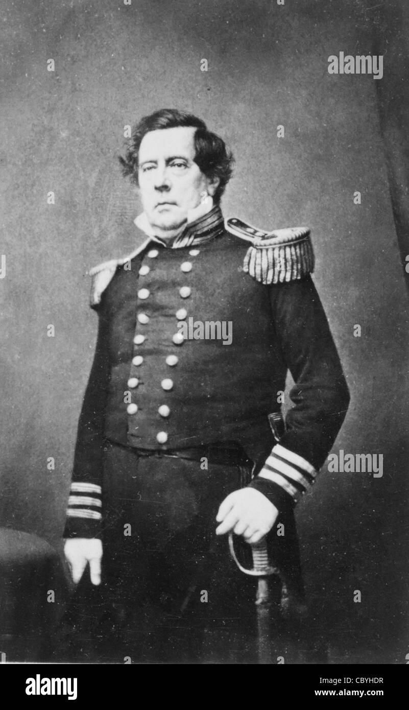 Commodore Perry, Dreiviertel Länge Portrait, stehend, nach leicht links mit der linken Hand auf Schwert, ca. 1855 Stockfoto