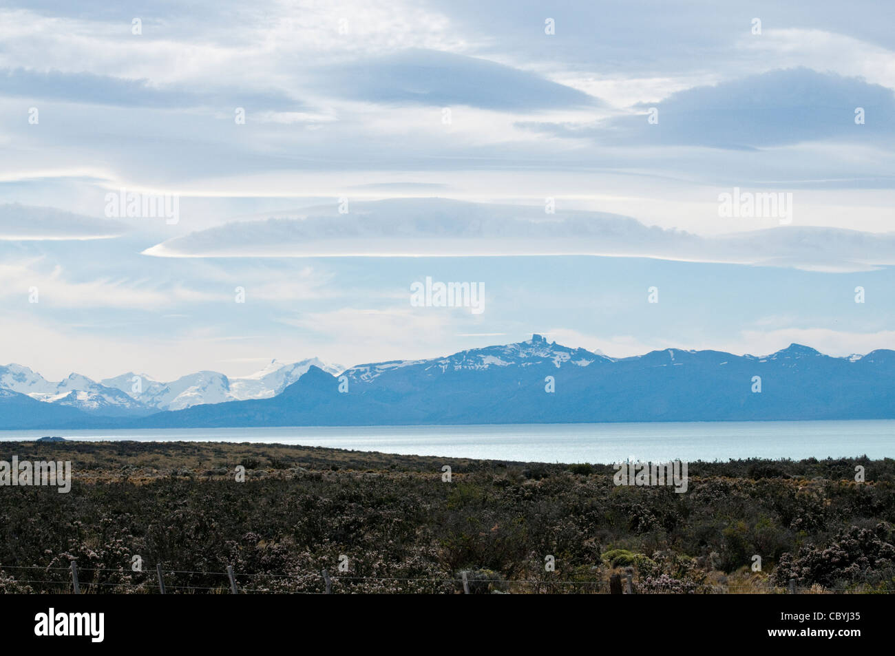 Südufer See Viedma mit Wolken Blick von Straße 21 Santa Cruz Provinz Patagonien Argentinien Südamerika Stockfoto