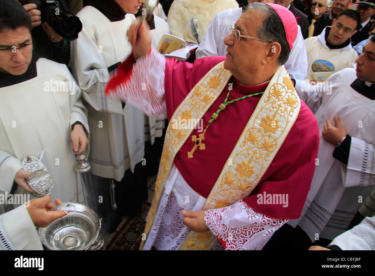 Weihnachten in Bethlehem, Lateinischer Patriarch von Jerusalem Fouad Twal in Krippenplatz Stockfoto