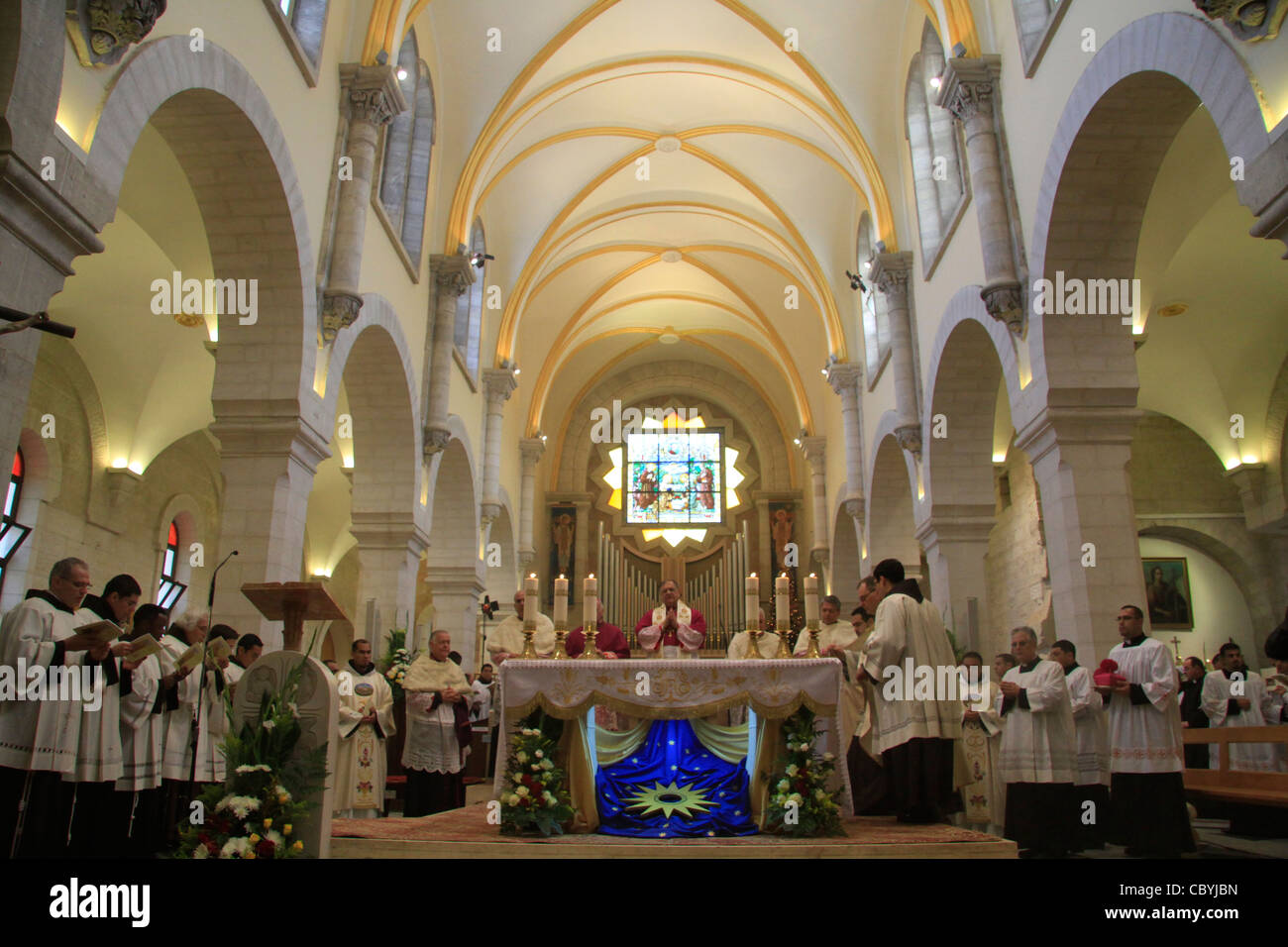 Weihnachten in Bethlehem, dem Lateinischen Patriarchen von Jerusalem Fouad Twal in St. Catherine Kirche Stockfoto