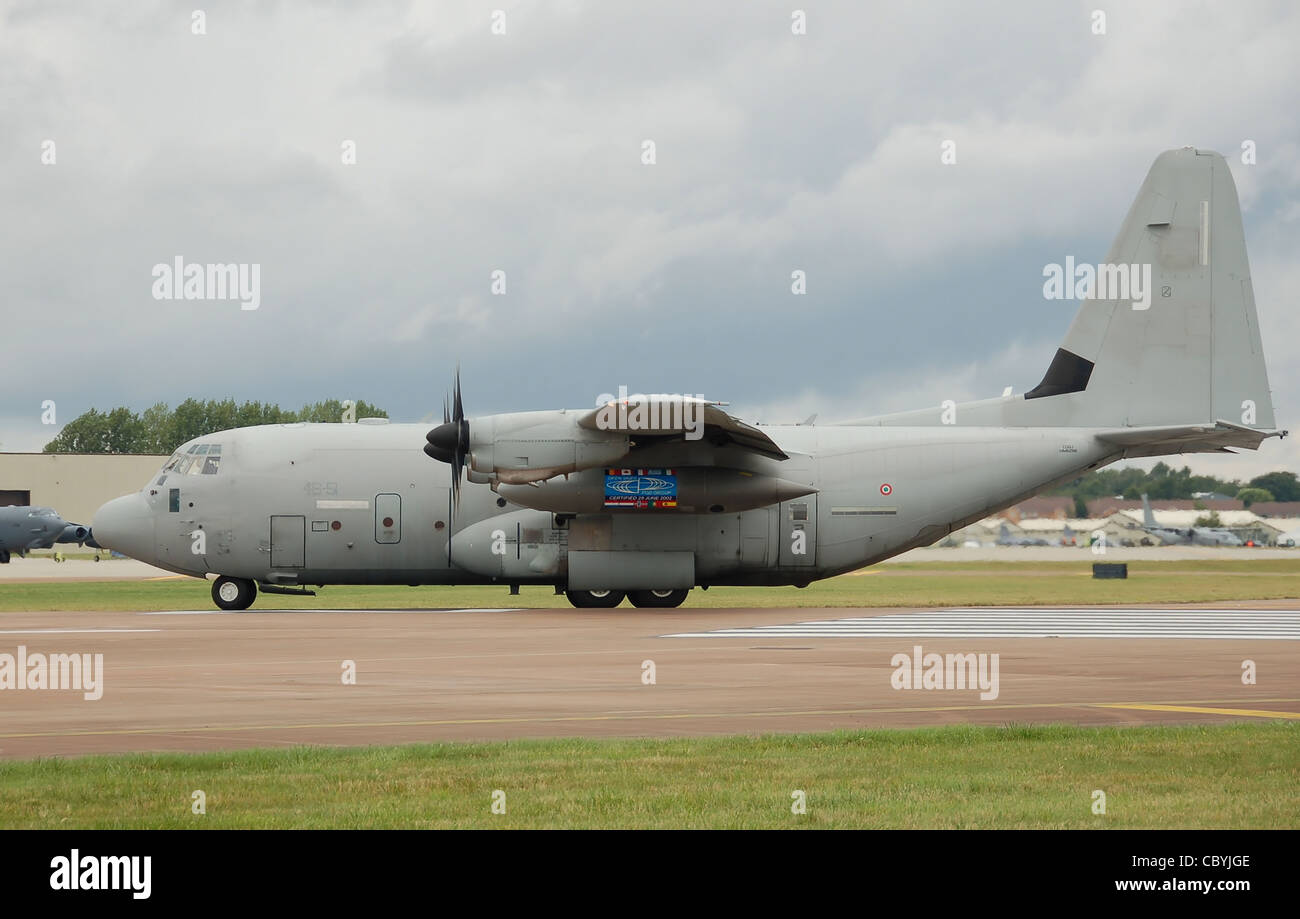Italienische Luftwaffe Lockheed C-130J (Code 46-51) Taxis für den Start in 2009 Royal International Air Tattoo in Fairford, Gloucest Stockfoto