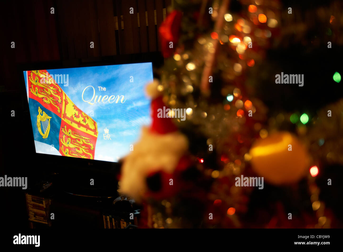die Königinnen-Rede im Fernsehen ausgestrahlt zu Weihnachten in Großbritannien Stockfoto