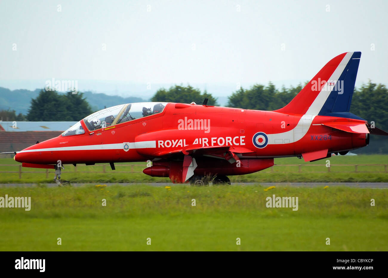 Hawk T1A (XX264), von der Royal Air Force Red Arrows-Kunstflug-Team, taxis, nach der Landung am Kemble Flughafen 2008 Open Weekend, Gloucestershir Stockfoto