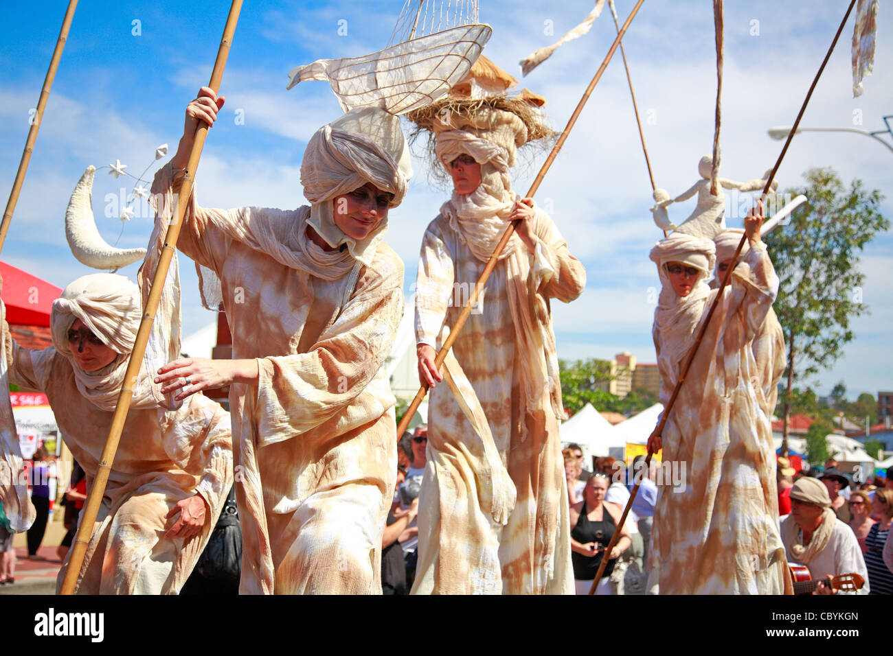 Traditionelle italienische Stelzenläufer Künstler bei Perth Festival WA Westaustralien Stockfoto