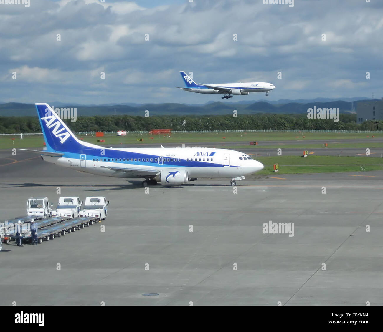 ANA-Flugzeuge am Flughafen New Chitose Stockfoto