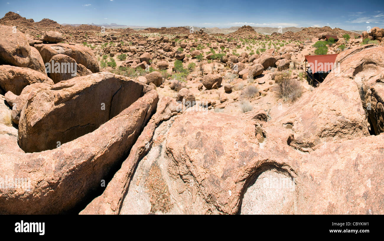 Mowani Mountain Camp Panorama-Landschaft zusammengesetztes Bild - Twyfelfontein, Damaraland, Namibia, Afrika Stockfoto