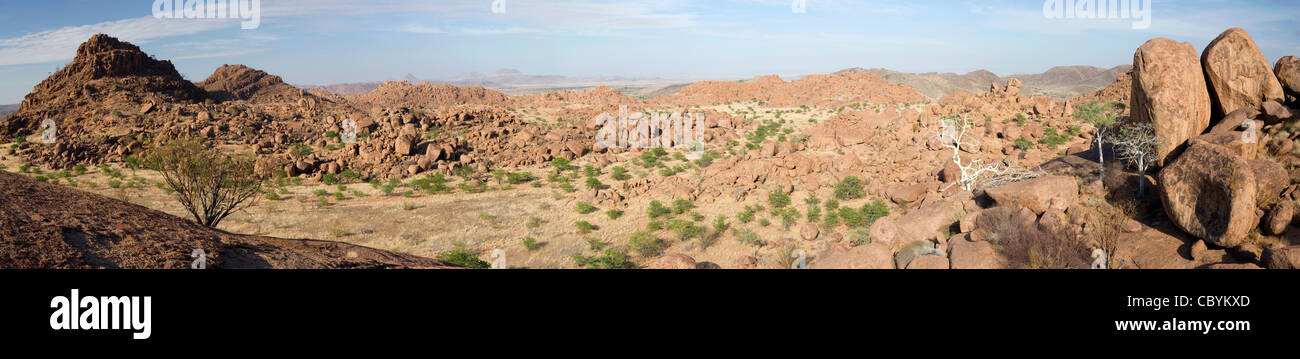 Mowani Mountain Camp Panorama-Landschaft zusammengesetztes Bild - Twyfelfontein, Damaraland, Namibia, Afrika Stockfoto