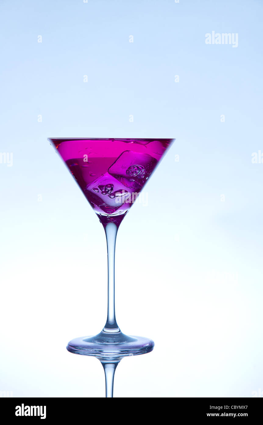 Rosa Cocktail in einem Martini-Glas Stockfoto