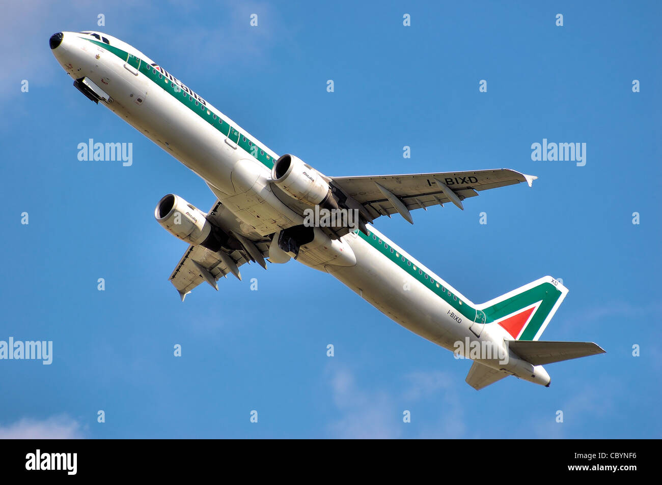 Alitalia Airbus A321-100 (I-BIXD) dem Start vom Flughafen London Heathrow, England. Stockfoto