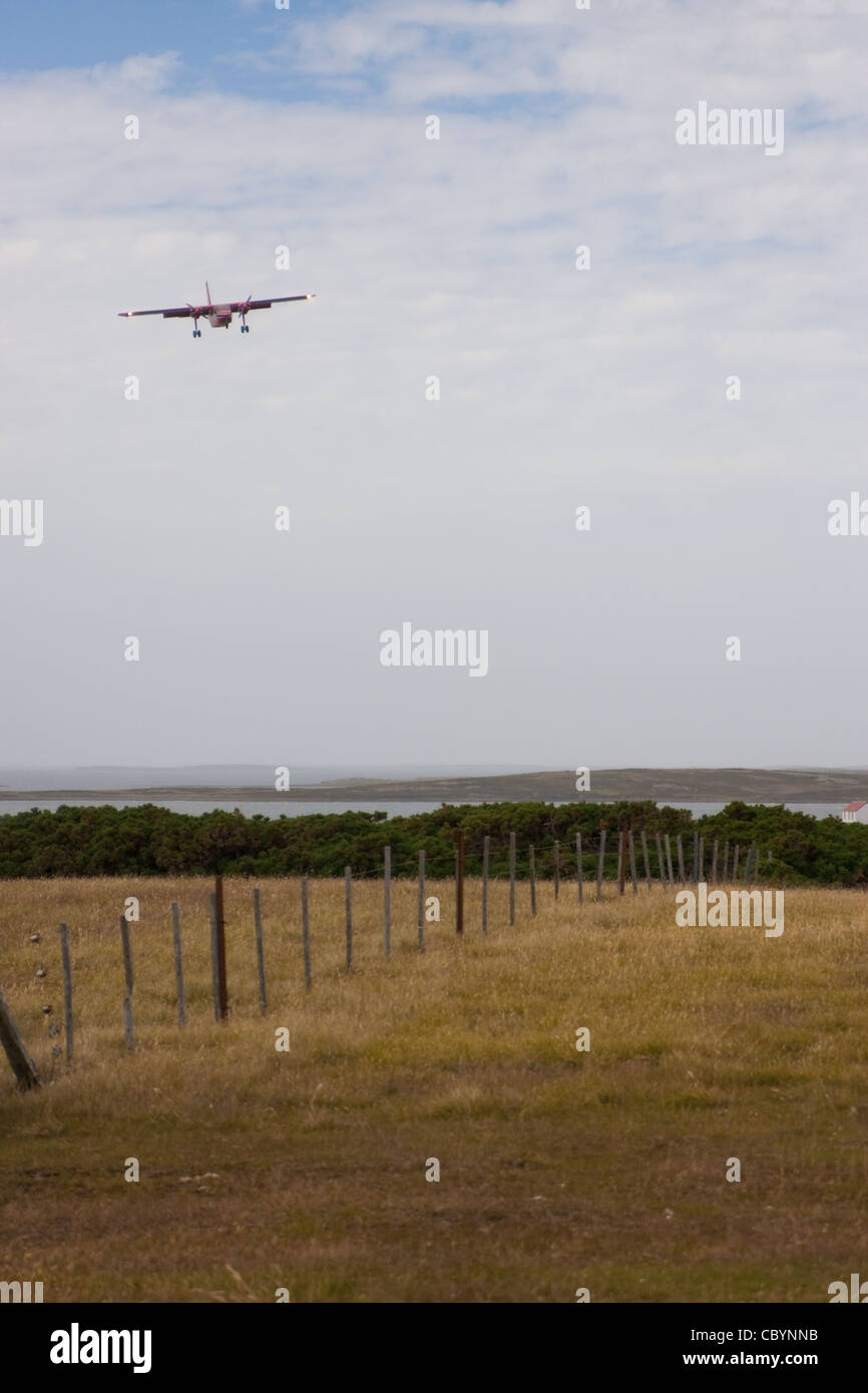 FIGAS Licht Flugzeug landet auf dem Darwin, Falkland-Inseln Stockfoto