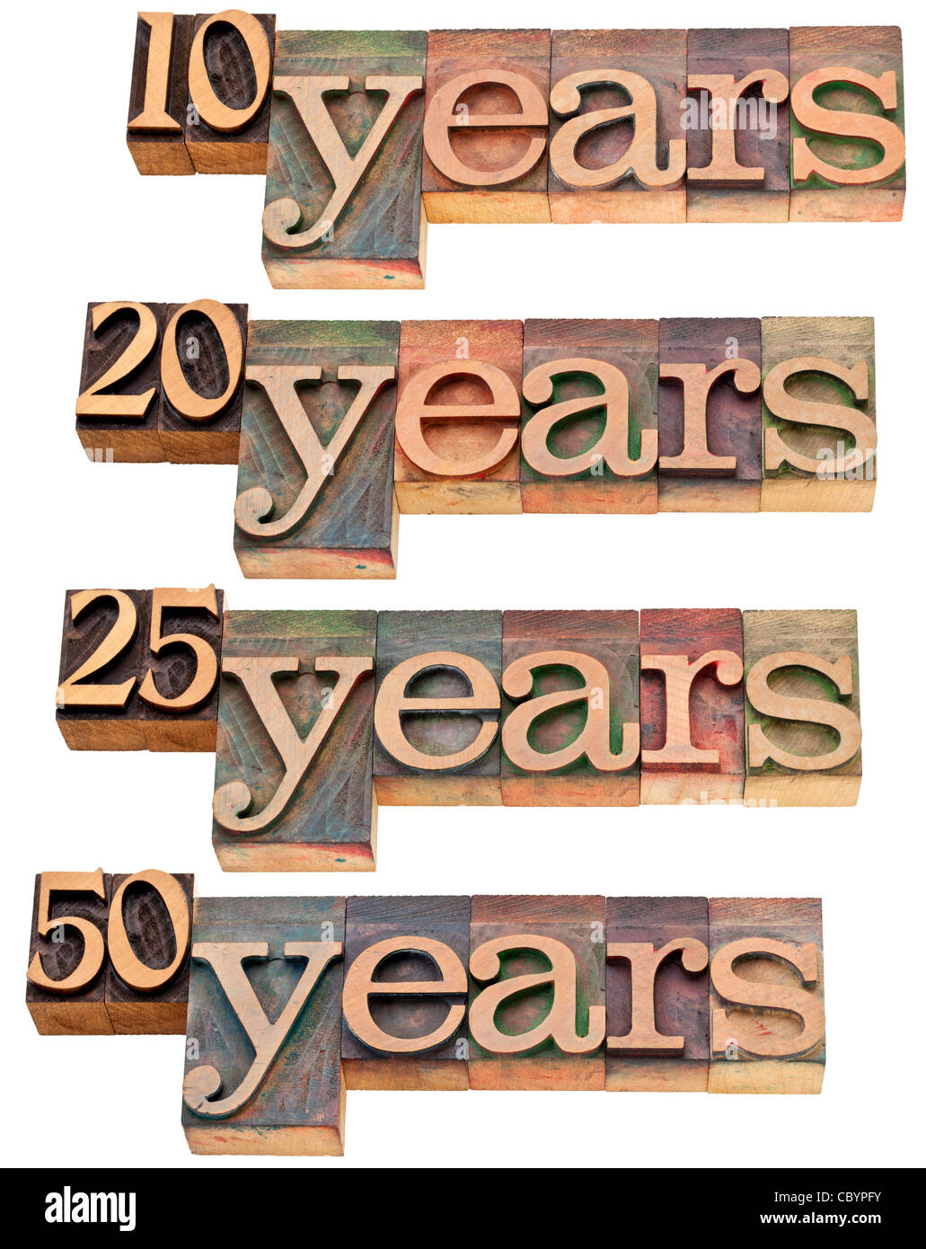 Jubiläums-Konzept - 10, 20, 25, isoliert 50 Jahre - Text in Vintage Holz Buchdruck Druckstöcken durch Farbe Farben gefärbt Stockfoto