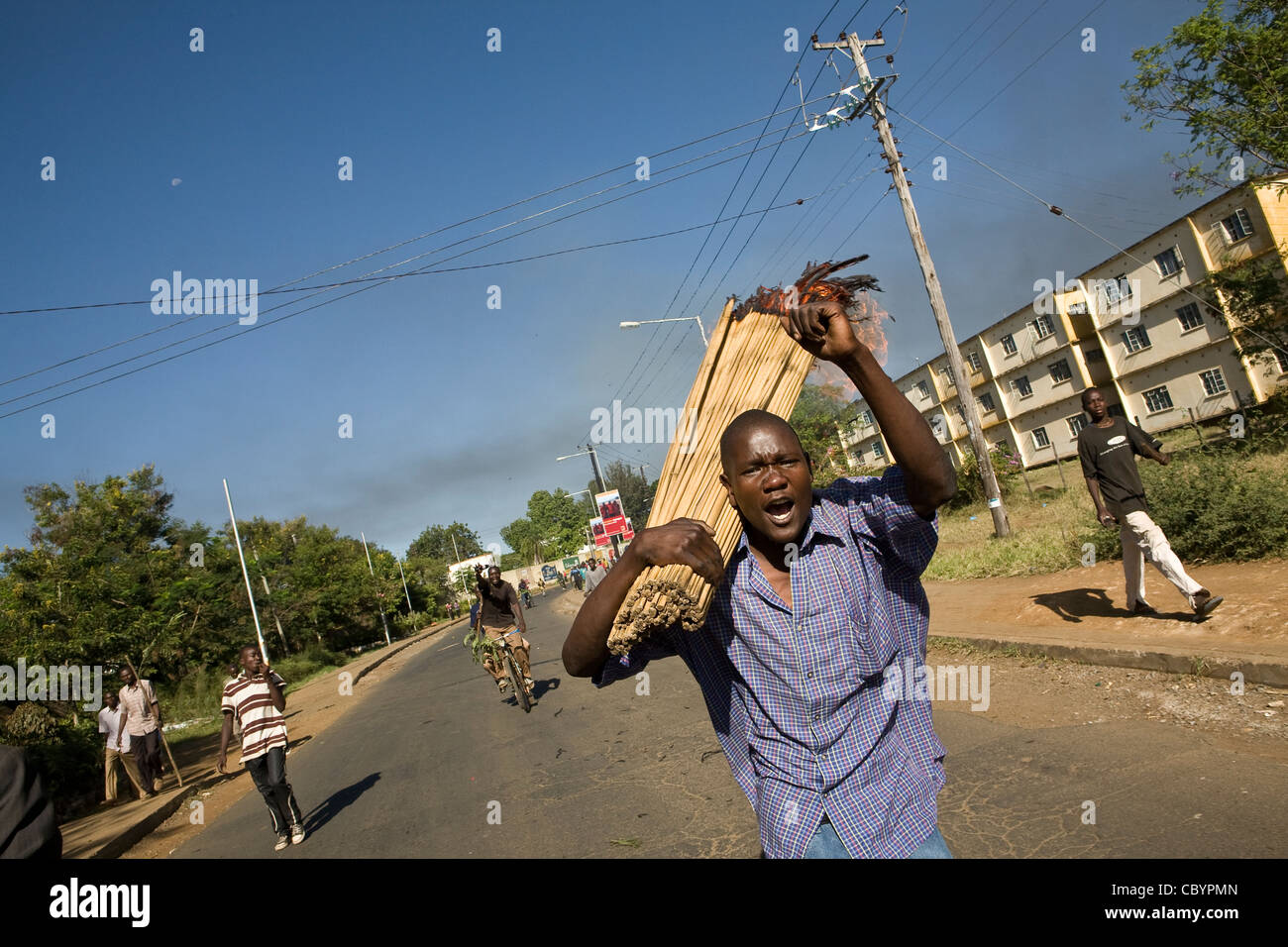 Randalierer und Plünderer in Kenia Gewalt nach den Wahlen, Kisumu, Kenia. Stockfoto