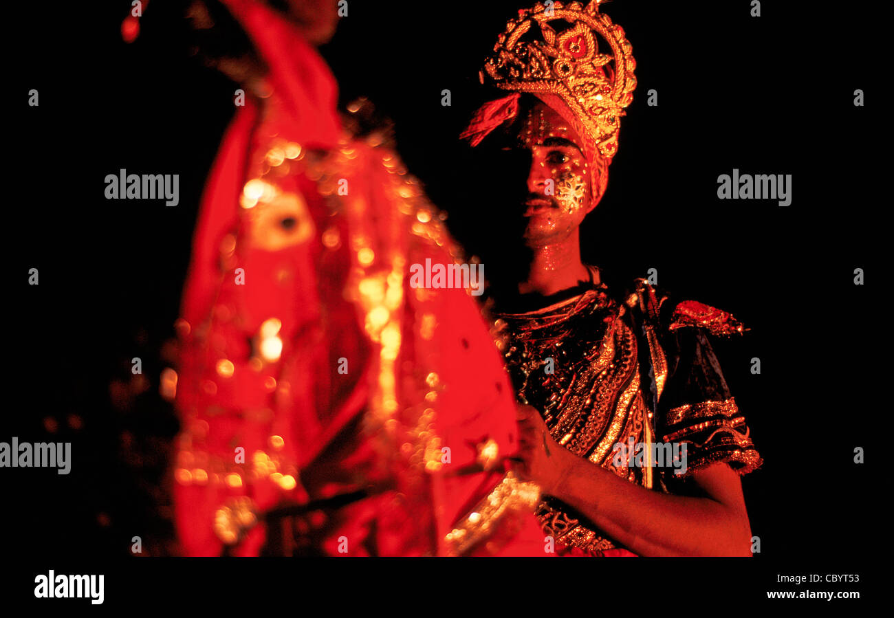 Porträt eines Schauspielers, der Kachhi Ghodi Tanz (d. h. das Pferd-Tanz) (Indien) Stockfoto