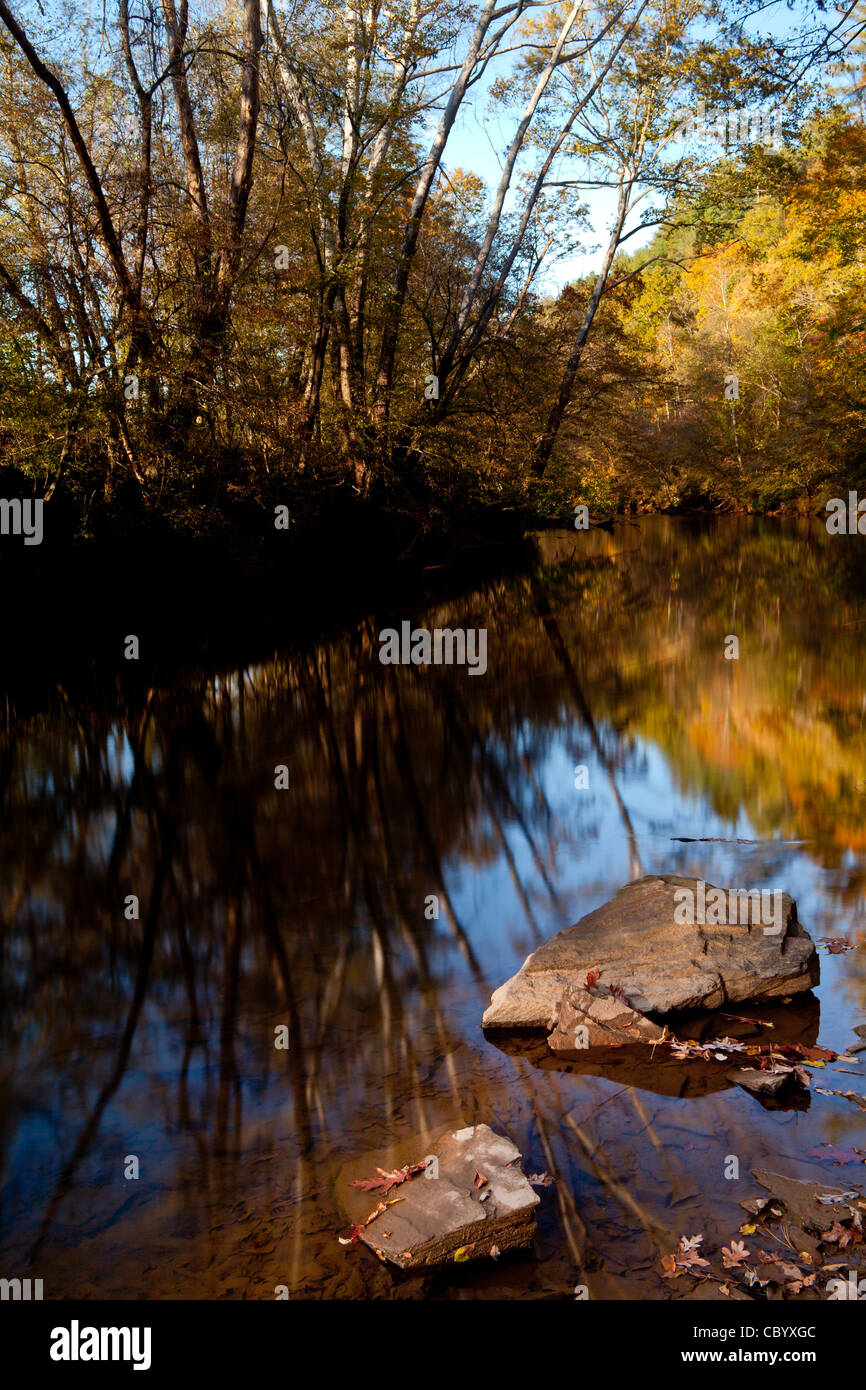 Chestatee Fluss im Herbst Stockfoto