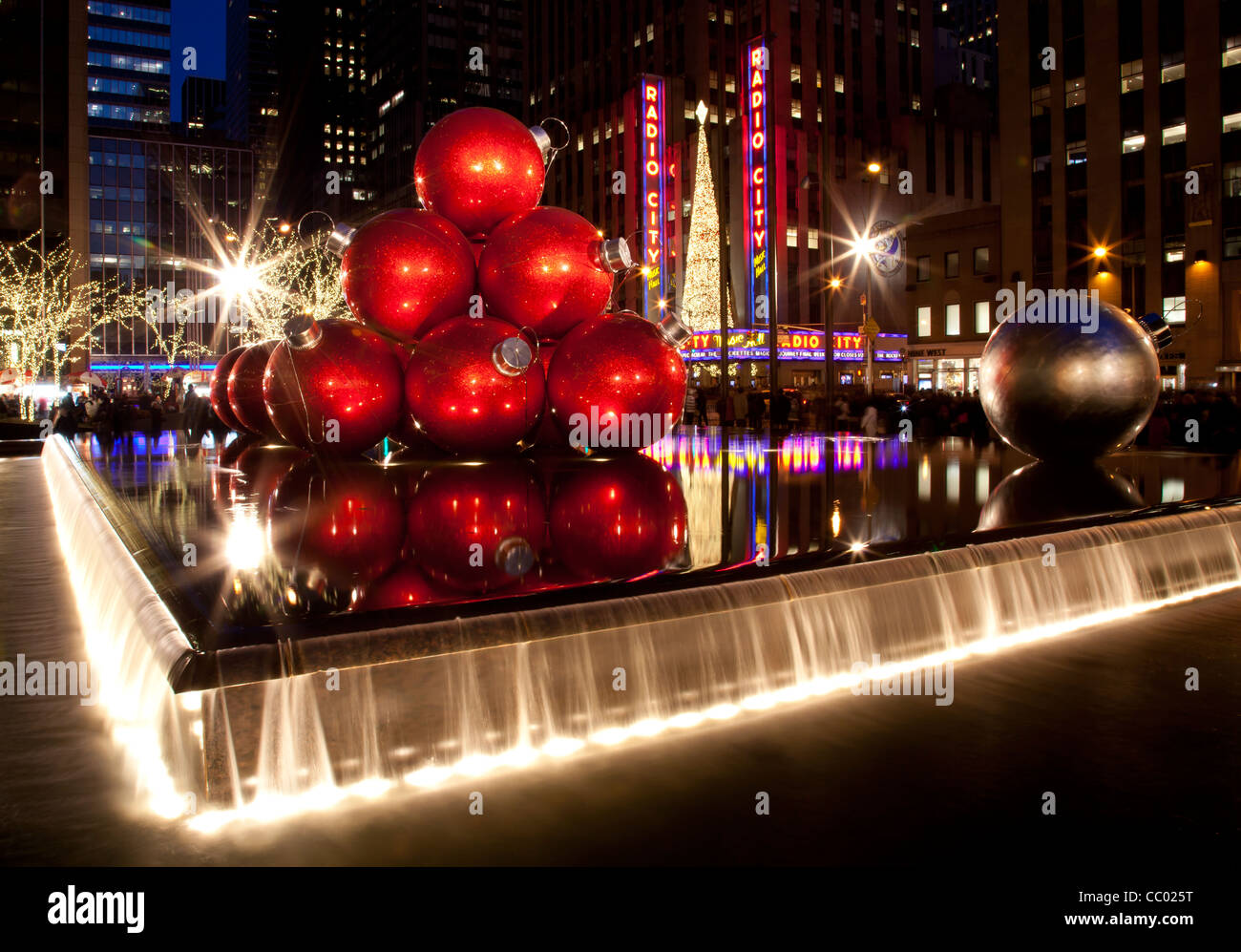 Weihnachtsschmuck in 6th Ave, Manhattan, New York Stockfoto