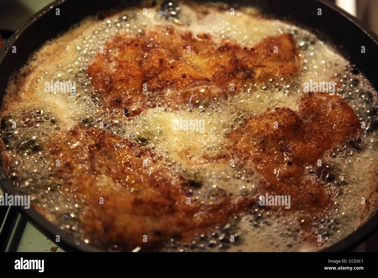 Kalbsschnitzel Huhn tief mit Brot-Krümel-Teig gebraten Stockfoto