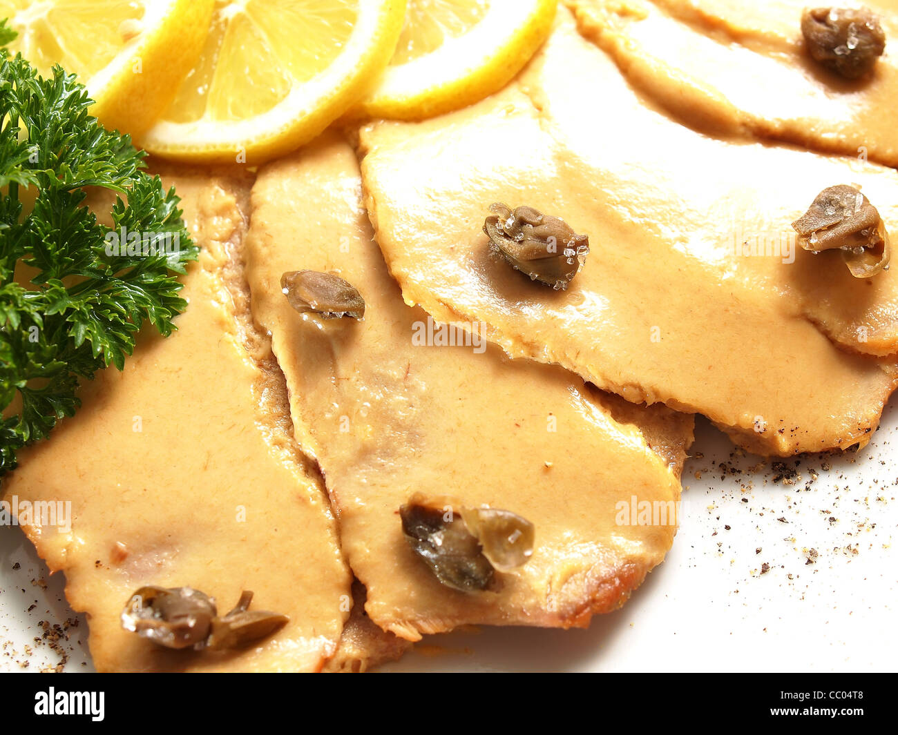 Vitello Tonnato - Kalbfleisch mit Thunfischsauce Stockfotografie - Alamy