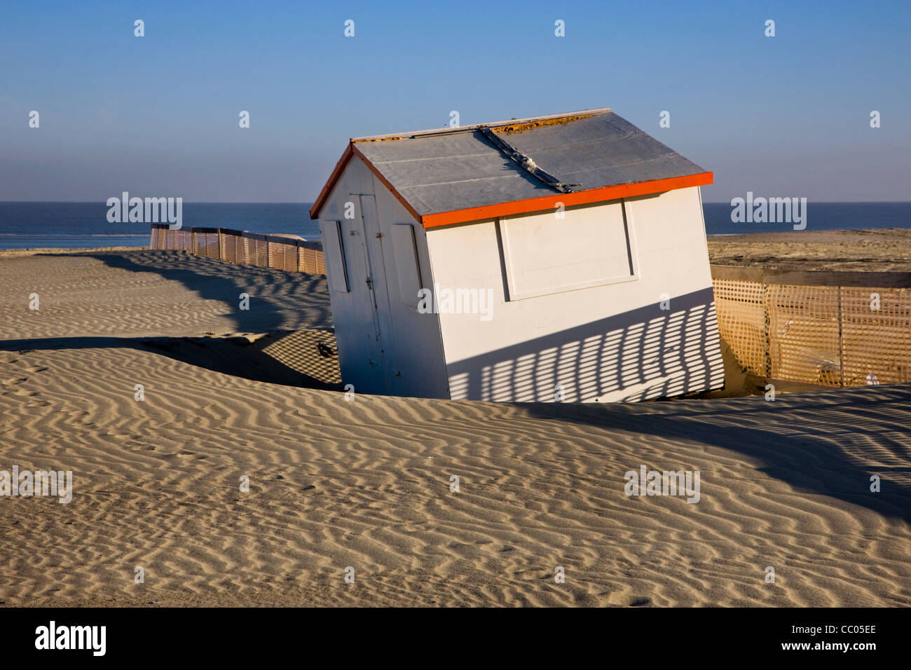 Strand Sand und Kabine Wellen entlang der Nordseeküste, Belgien Stockfoto