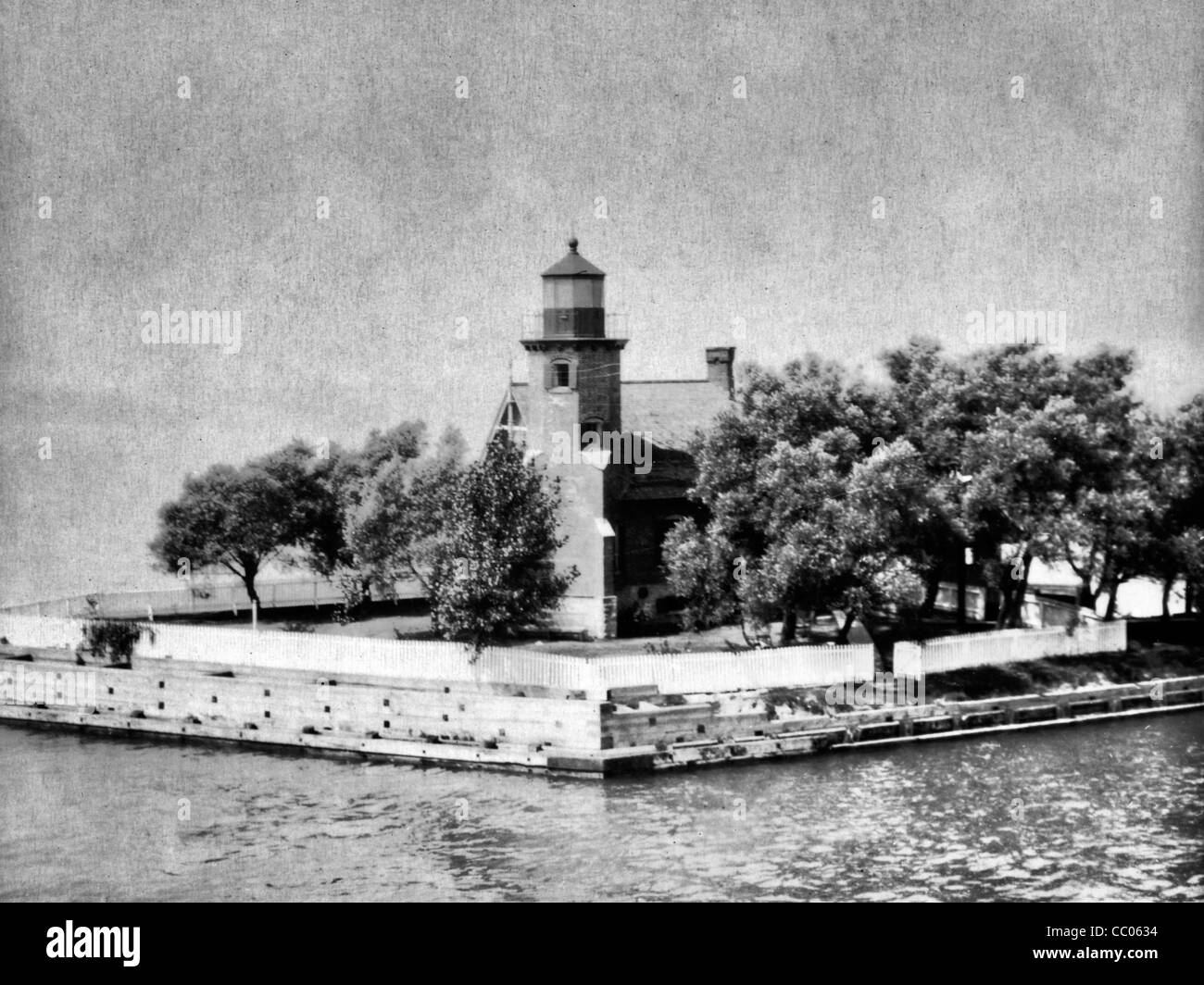 Leuchtturm am Ende der Ship Canal St. Clair Lake, Sand-Insel-Leuchtturm in der Nähe von Bayfield, Wisconsin, ca. 1903 Stockfoto