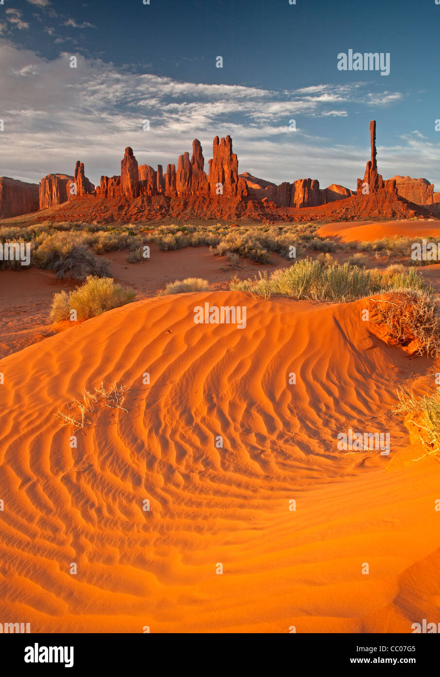 Der Totempfahl und Yei Bi Chei Felsformationen im Monument Valley Tribal Park, Arizona Stockfoto