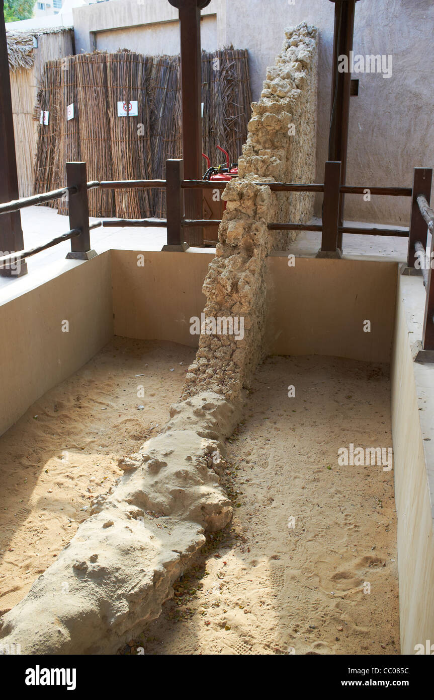 Letzten verbliebenen Teil der alten Stadtmauer in Bastakiya Viertel von Bur Dubai Viertel von Dubai VAE Stockfoto