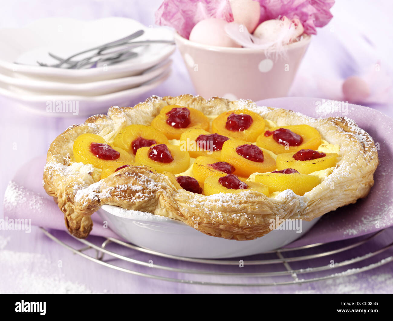 Quark-Torte mit Aprikosen Stockfoto