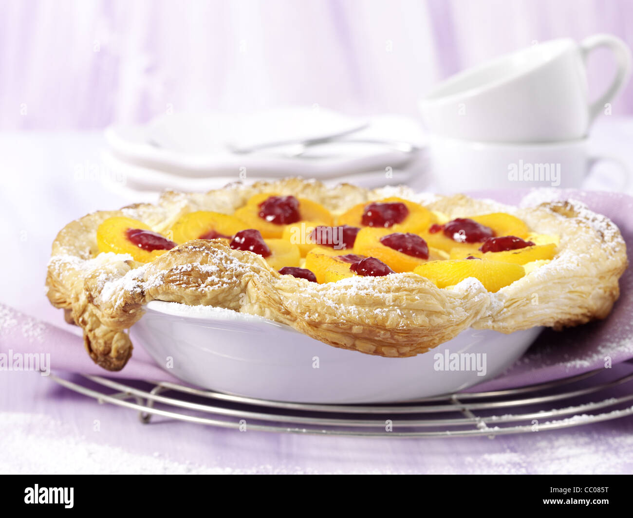 Quark-Torte mit Aprikosen Stockfoto