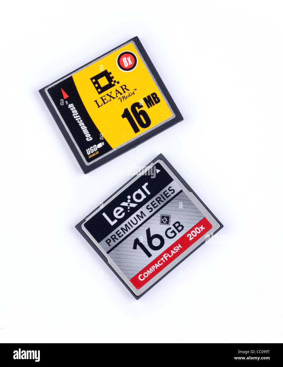 alte und neue Speicherkarten Lexar CF demonstriert das Moore'sche Gesetz Stockfoto