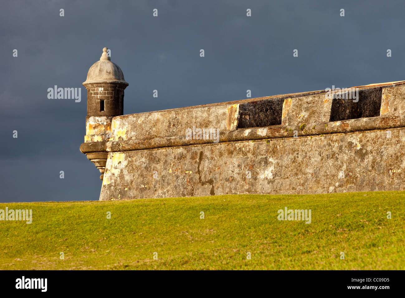 Historische spanische Festung - El Morro am Eingang zum Hafen im alten San Juan Puerto Rico Stockfoto