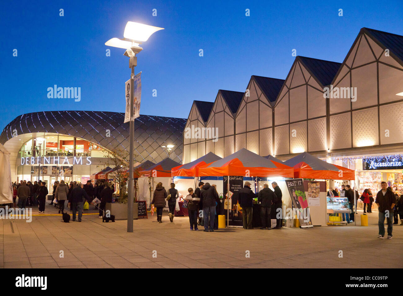 Shopping im Einkaufszentrum The Arc in Bury St Edmunds, UK Stockfoto