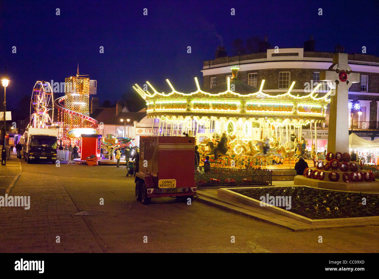 Kirmes in der Nacht in Bury St Edmunds, Suffolk UK Stockfoto
