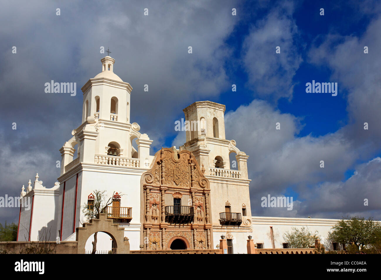 Mission San Xavier del Bac eine historische, katholische, Spanisch Franziskaner mission außerhalb Tucson, AZ, USA Stockfoto